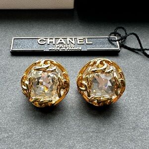CHANEL Vintage Clip-on CC Earrings